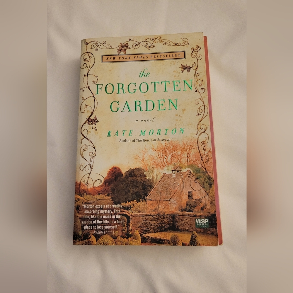 The Forgotten Garden by Kate Morton Paperback